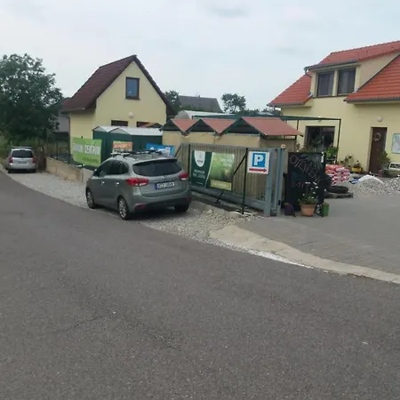 Проживание в семье Garden Зноймо