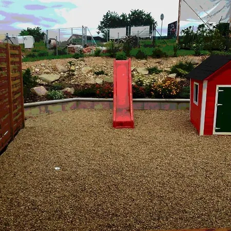 Проживание в семье Garden Зноймо