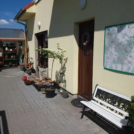 Garden Проживание в семье Зноймо